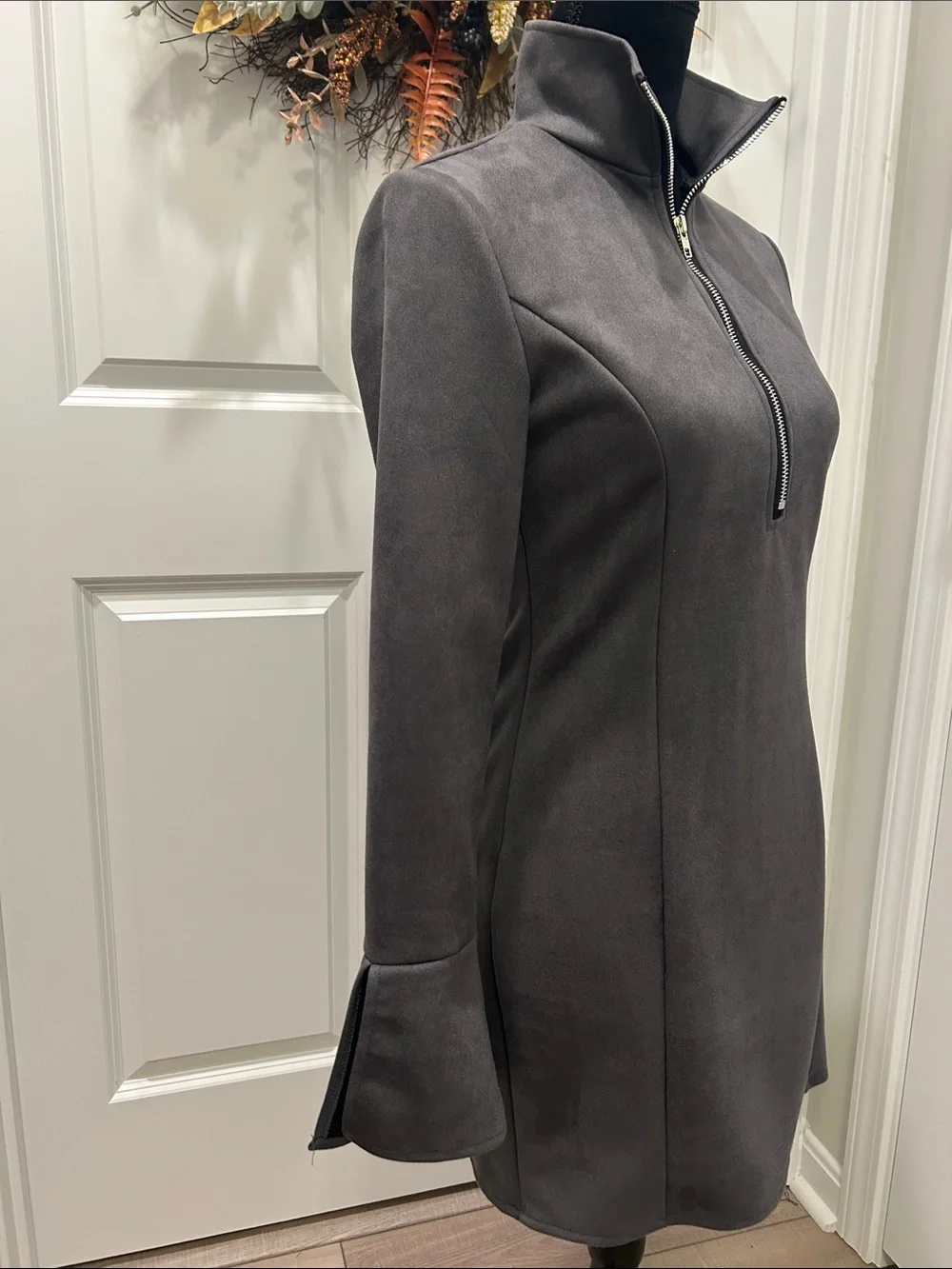 N/A sleek charcoal